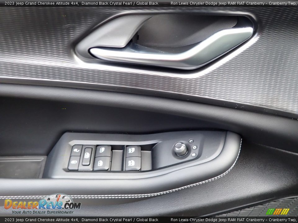 2023 Jeep Grand Cherokee Altitude 4x4 Diamond Black Crystal Pearl / Global Black Photo #16