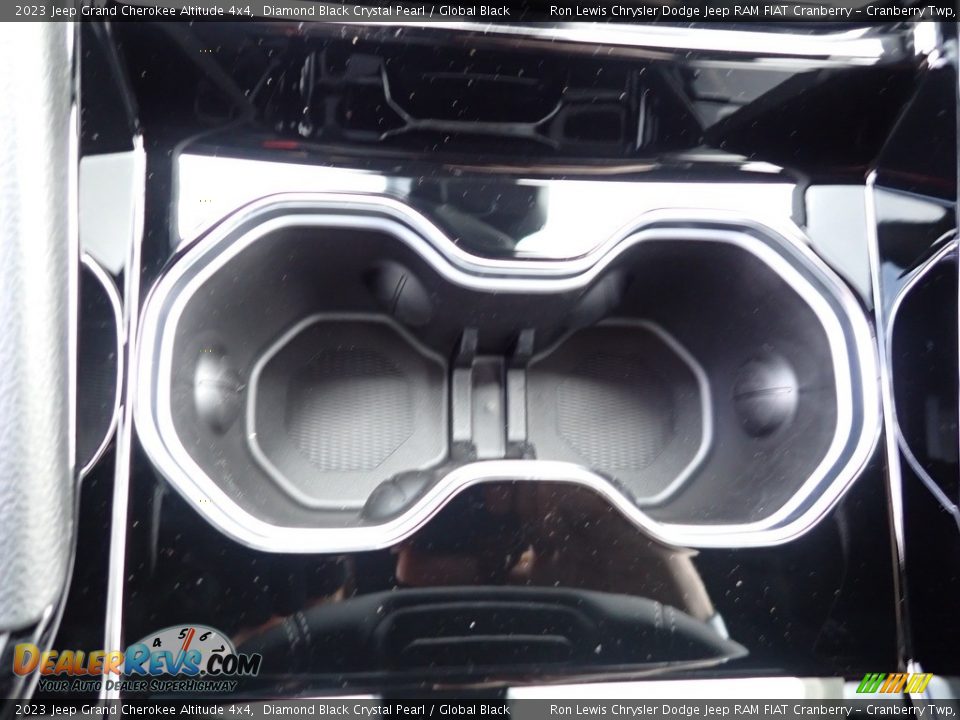 2023 Jeep Grand Cherokee Altitude 4x4 Diamond Black Crystal Pearl / Global Black Photo #18