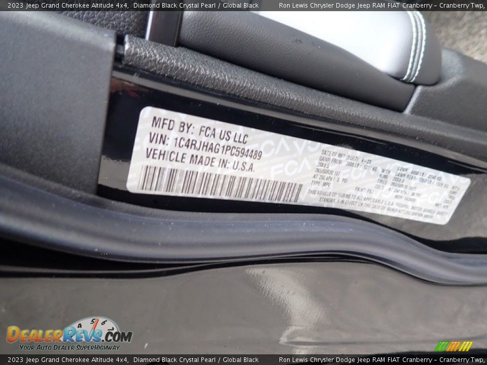 2023 Jeep Grand Cherokee Altitude 4x4 Diamond Black Crystal Pearl / Global Black Photo #20