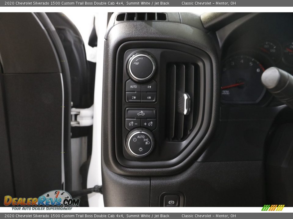 Controls of 2020 Chevrolet Silverado 1500 Custom Trail Boss Double Cab 4x4 Photo #6