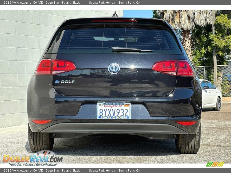 2016 Volkswagen e-Golf SE Deep Black Pearl / Black Photo #5