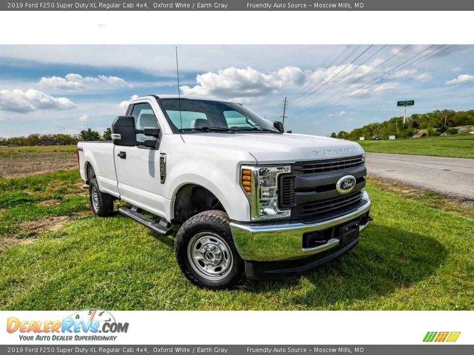 2019 Ford F250 Super Duty XL Regular Cab 4x4 Oxford White / Earth Gray Photo #1