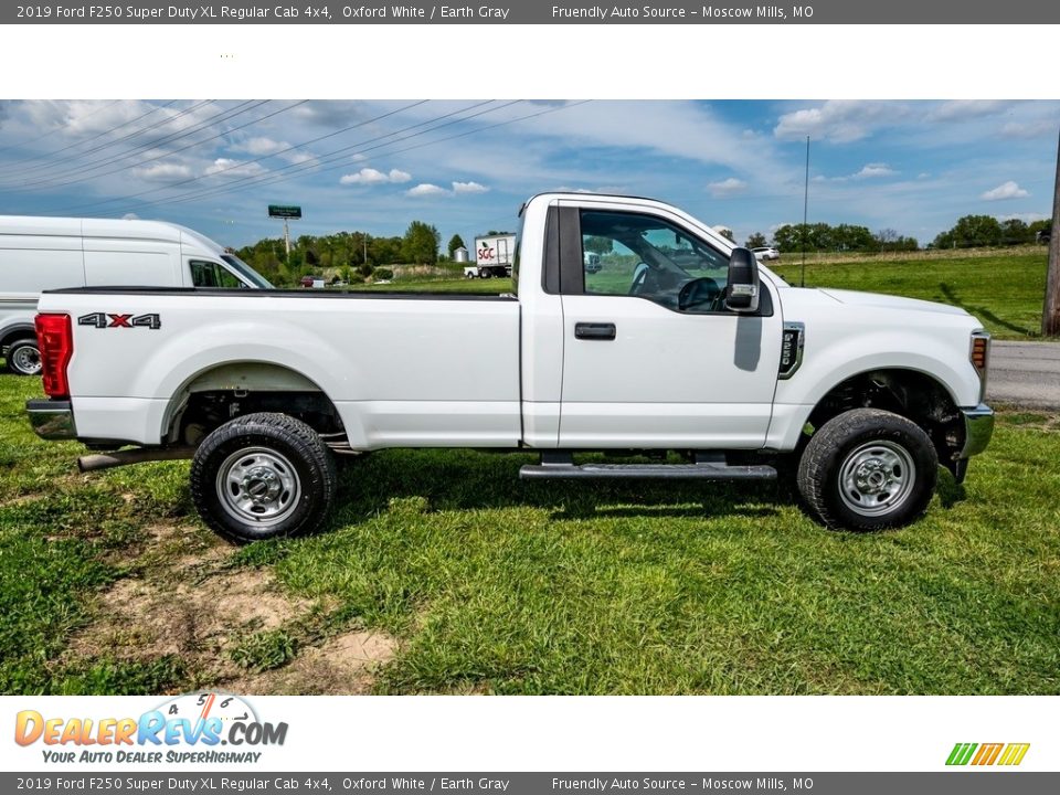 2019 Ford F250 Super Duty XL Regular Cab 4x4 Oxford White / Earth Gray Photo #3