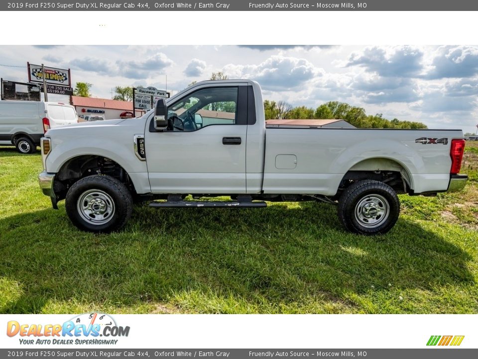 2019 Ford F250 Super Duty XL Regular Cab 4x4 Oxford White / Earth Gray Photo #7