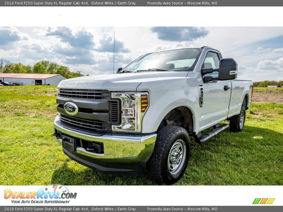 2019 Ford F250 Super Duty XL Regular Cab 4x4 Oxford White / Earth Gray Photo #8