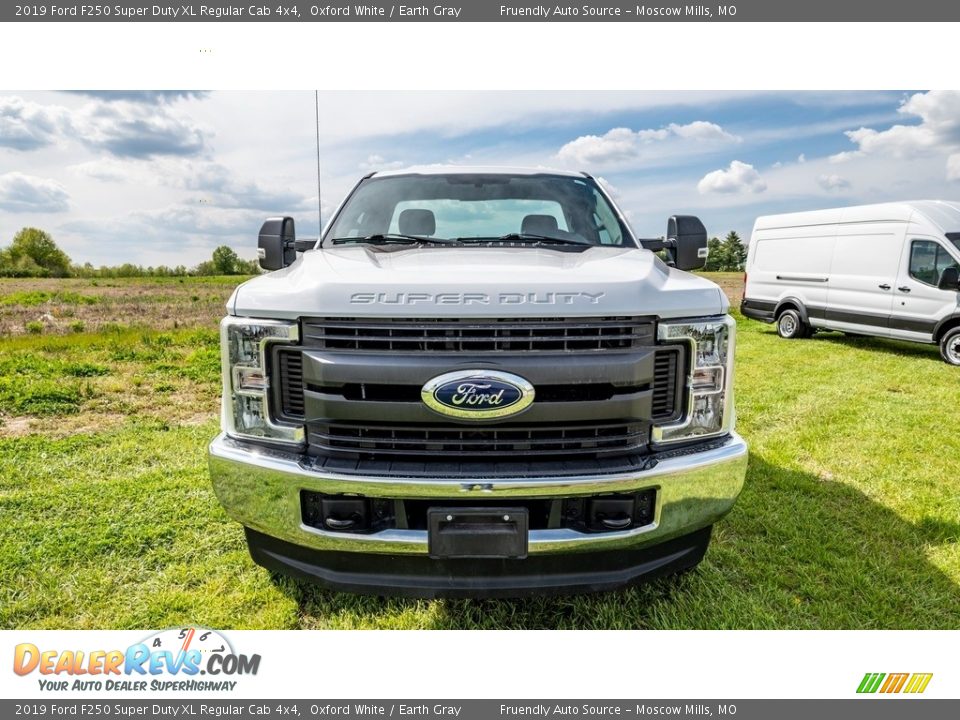 2019 Ford F250 Super Duty XL Regular Cab 4x4 Oxford White / Earth Gray Photo #9