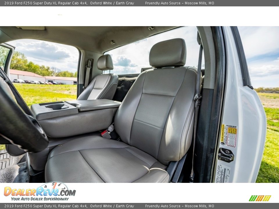 2019 Ford F250 Super Duty XL Regular Cab 4x4 Oxford White / Earth Gray Photo #17