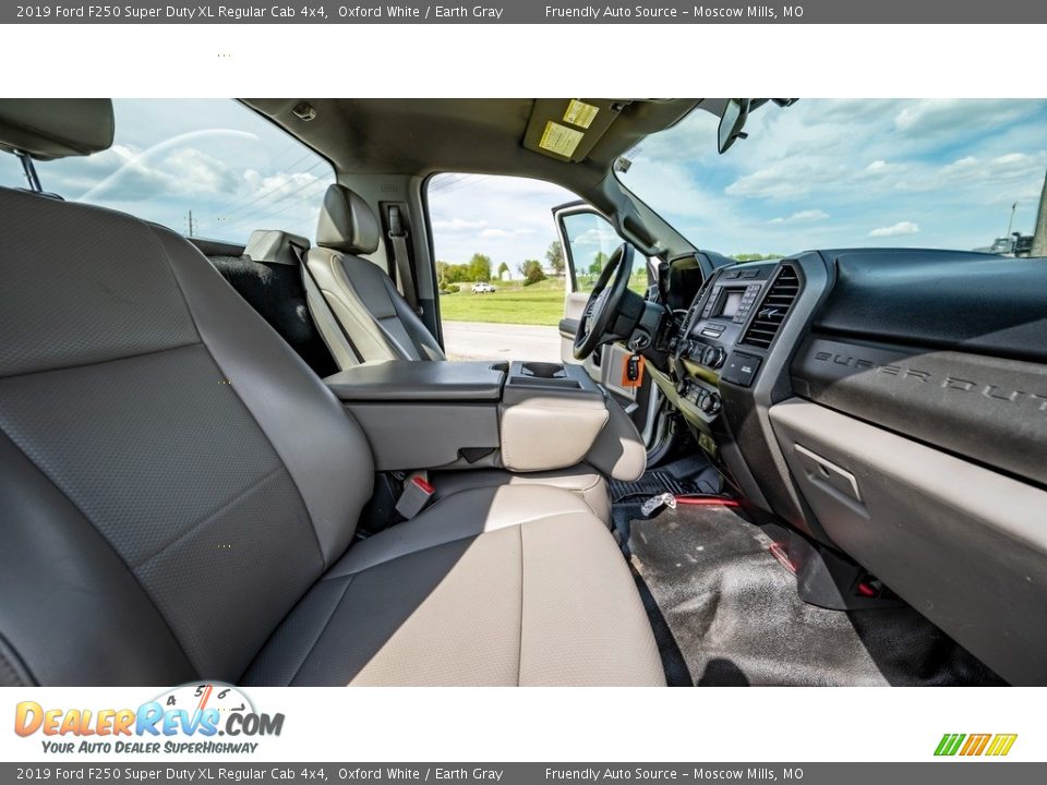 2019 Ford F250 Super Duty XL Regular Cab 4x4 Oxford White / Earth Gray Photo #22
