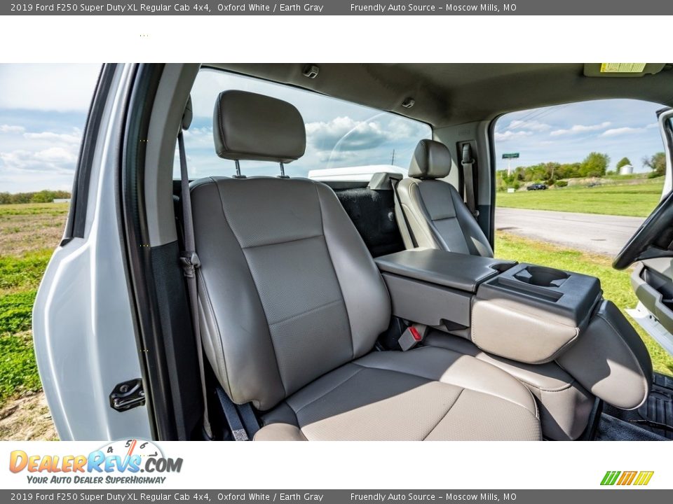 2019 Ford F250 Super Duty XL Regular Cab 4x4 Oxford White / Earth Gray Photo #23