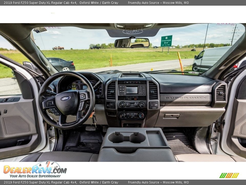 2019 Ford F250 Super Duty XL Regular Cab 4x4 Oxford White / Earth Gray Photo #24