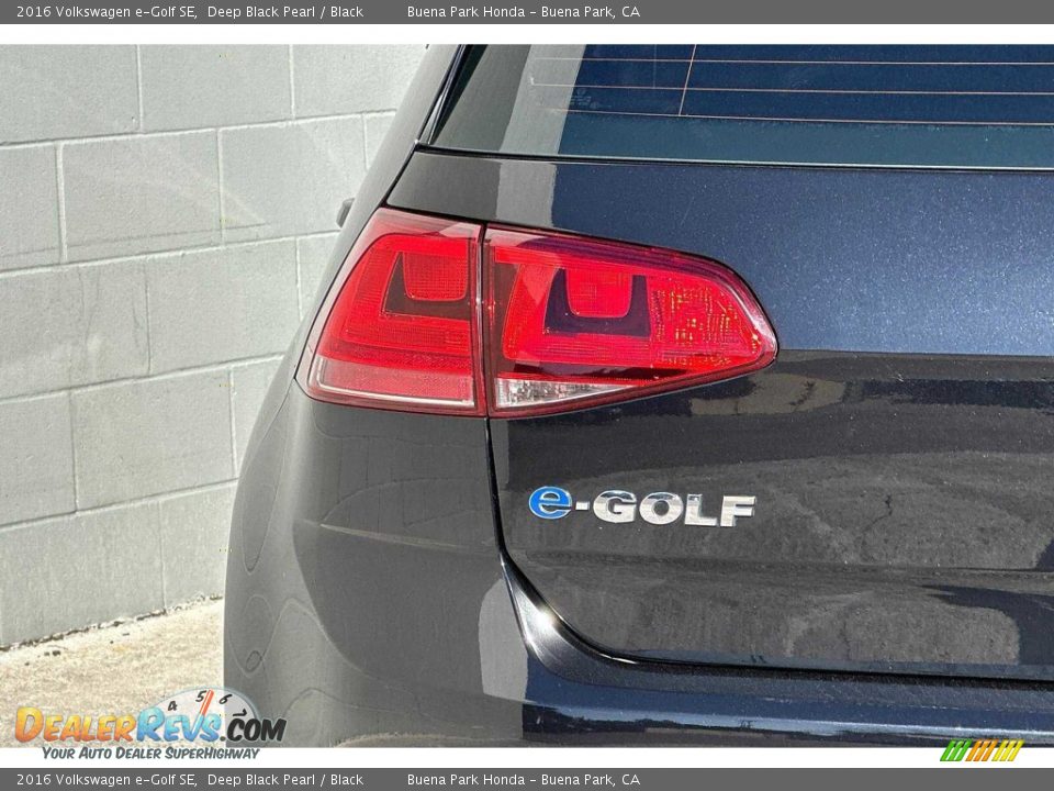 2016 Volkswagen e-Golf SE Deep Black Pearl / Black Photo #30