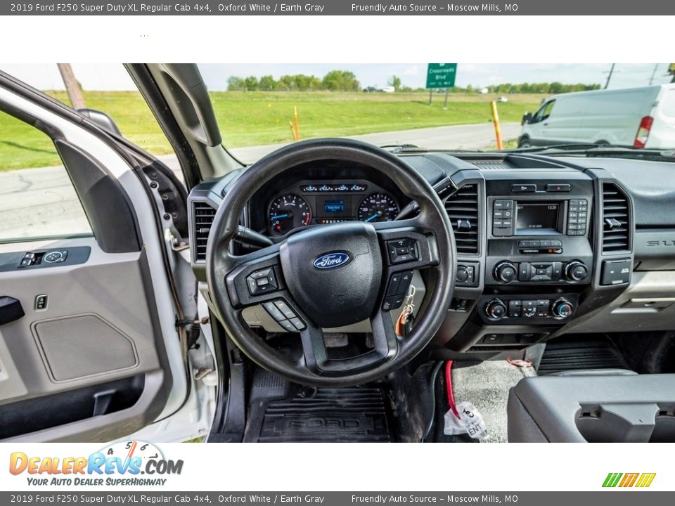 2019 Ford F250 Super Duty XL Regular Cab 4x4 Oxford White / Earth Gray Photo #25