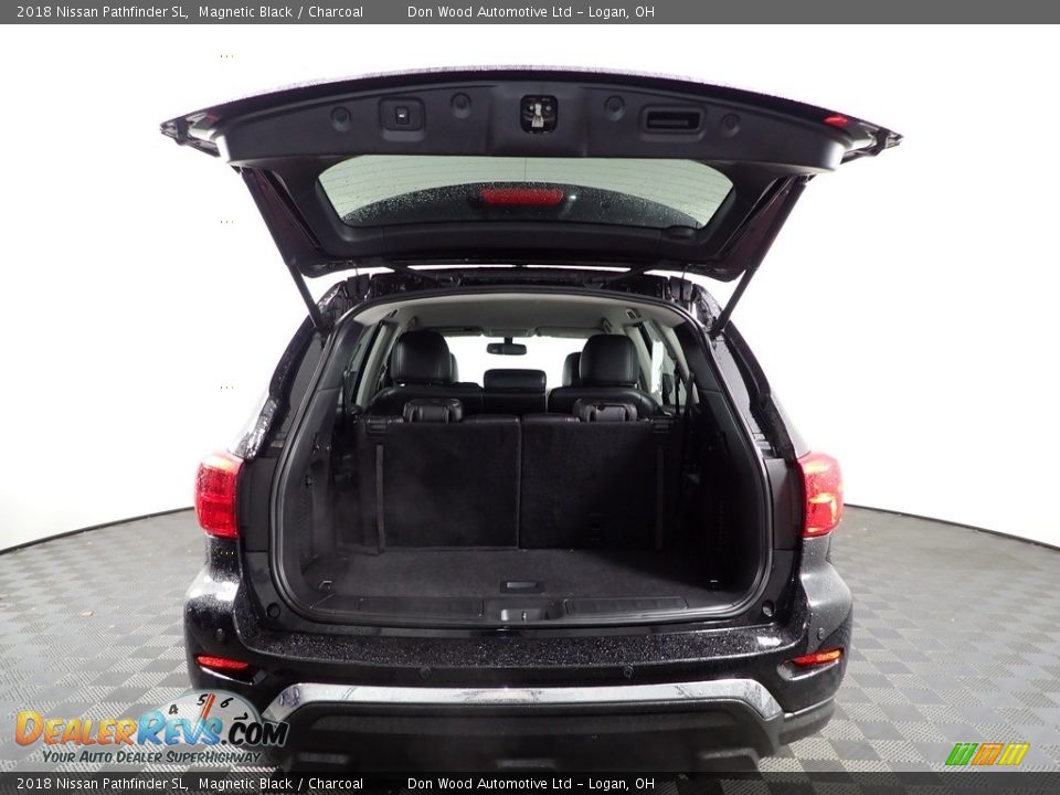 2018 Nissan Pathfinder SL Magnetic Black / Charcoal Photo #10