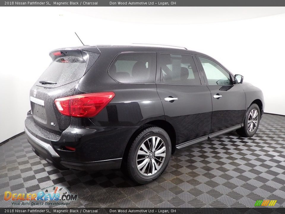 2018 Nissan Pathfinder SL Magnetic Black / Charcoal Photo #12
