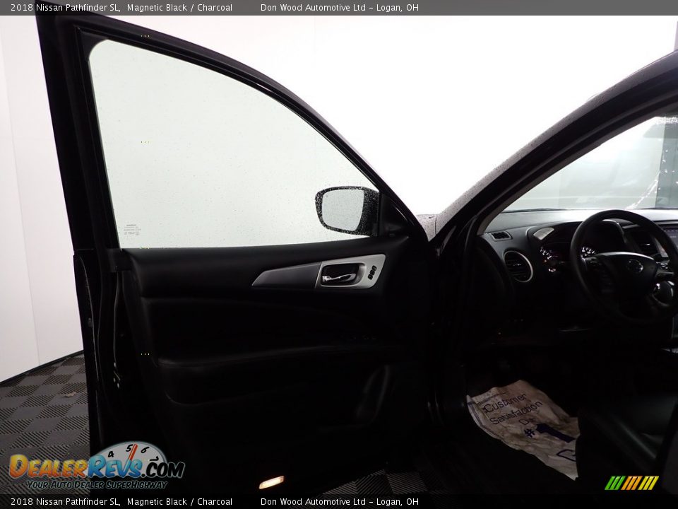 2018 Nissan Pathfinder SL Magnetic Black / Charcoal Photo #13