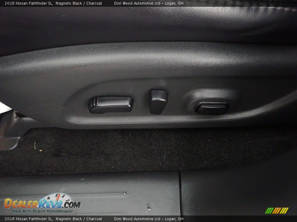 2018 Nissan Pathfinder SL Magnetic Black / Charcoal Photo #15