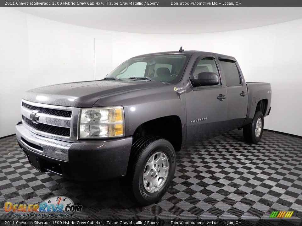 Front 3/4 View of 2011 Chevrolet Silverado 1500 Hybrid Crew Cab 4x4 Photo #3