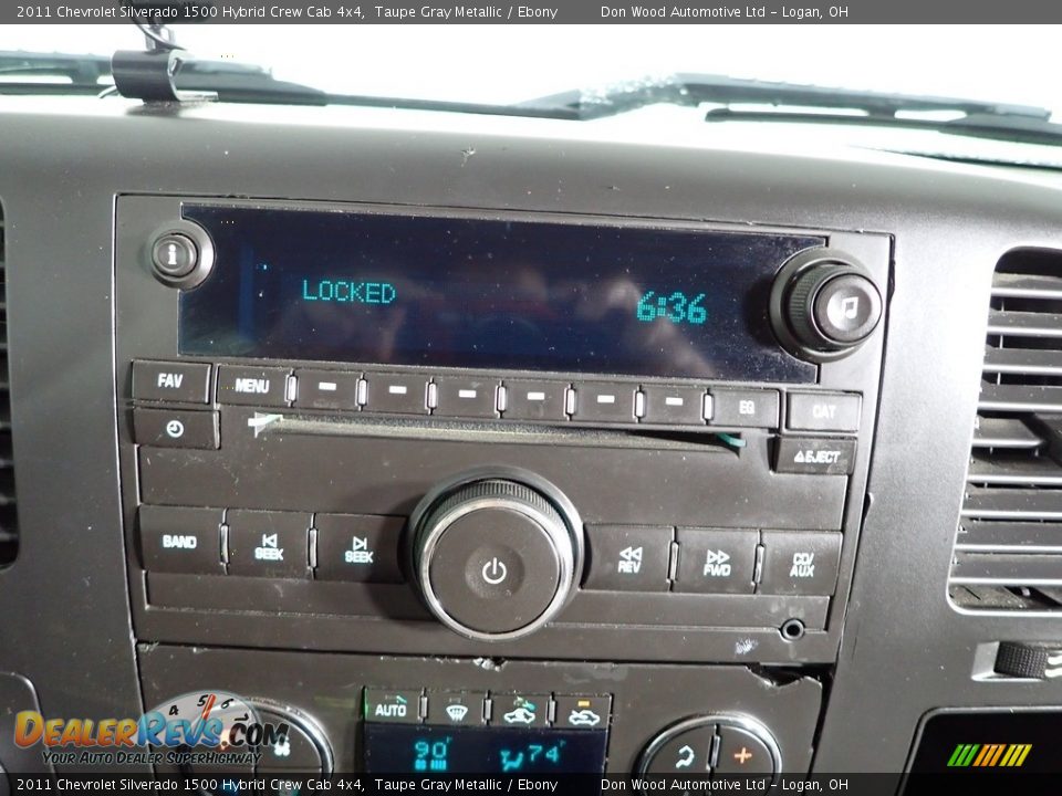 Controls of 2011 Chevrolet Silverado 1500 Hybrid Crew Cab 4x4 Photo #10