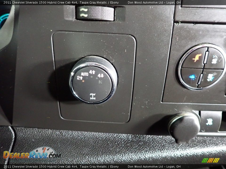 Controls of 2011 Chevrolet Silverado 1500 Hybrid Crew Cab 4x4 Photo #12