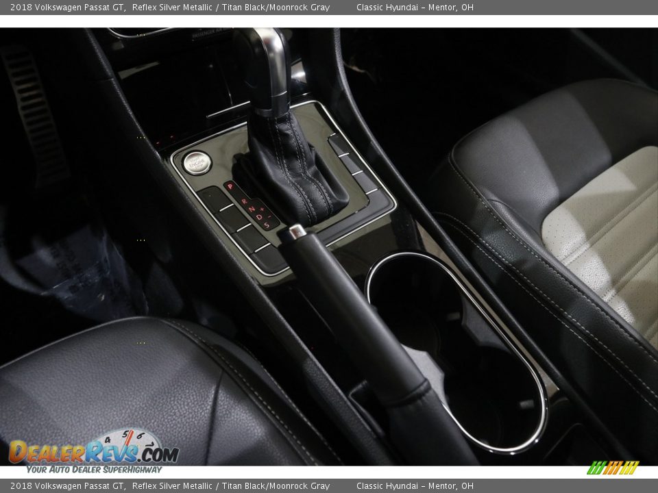 2018 Volkswagen Passat GT Shifter Photo #12