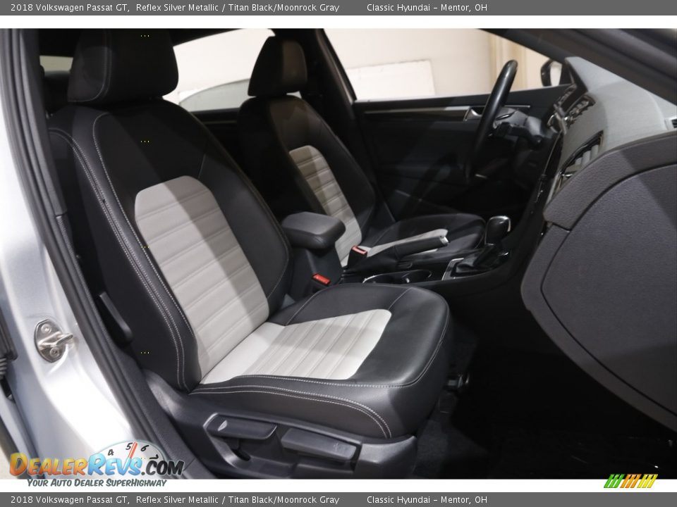 Front Seat of 2018 Volkswagen Passat GT Photo #13