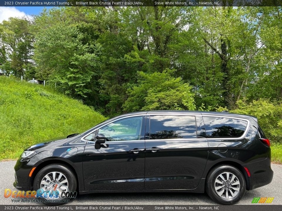 2023 Chrysler Pacifica Hybrid Touring L Brilliant Black Crystal Pearl / Black/Alloy Photo #1