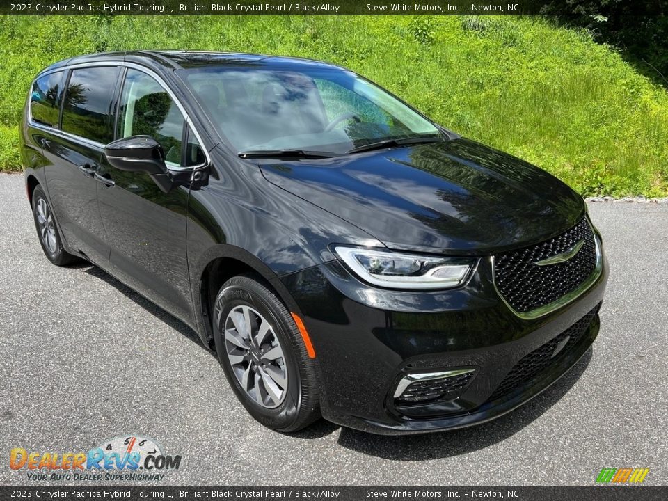 2023 Chrysler Pacifica Hybrid Touring L Brilliant Black Crystal Pearl / Black/Alloy Photo #4