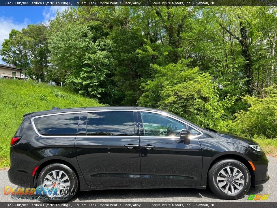 2023 Chrysler Pacifica Hybrid Touring L Brilliant Black Crystal Pearl / Black/Alloy Photo #5