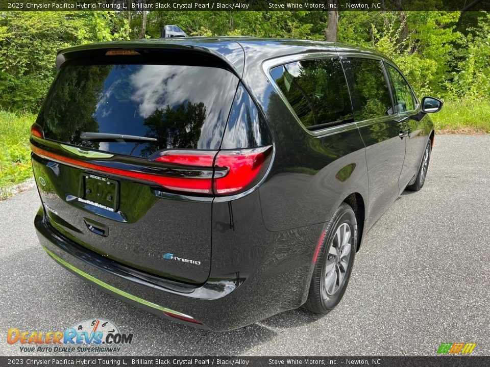 2023 Chrysler Pacifica Hybrid Touring L Brilliant Black Crystal Pearl / Black/Alloy Photo #6