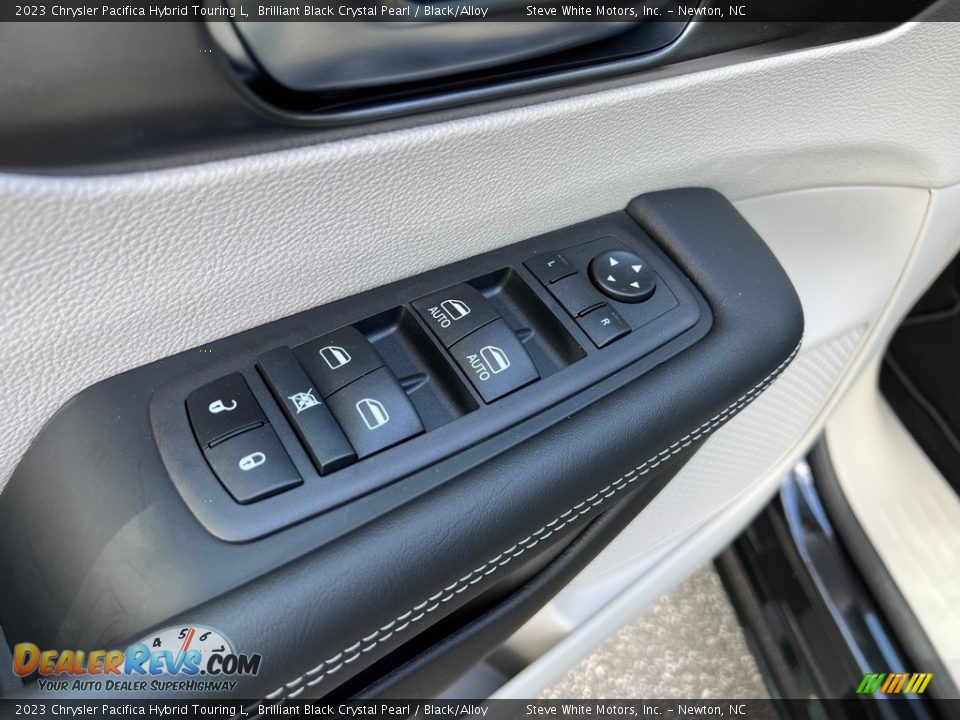 2023 Chrysler Pacifica Hybrid Touring L Brilliant Black Crystal Pearl / Black/Alloy Photo #12