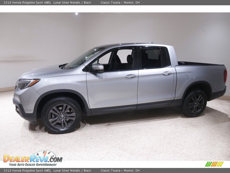 Front 3/4 View of 2019 Honda Ridgeline Sport AWD Photo #3