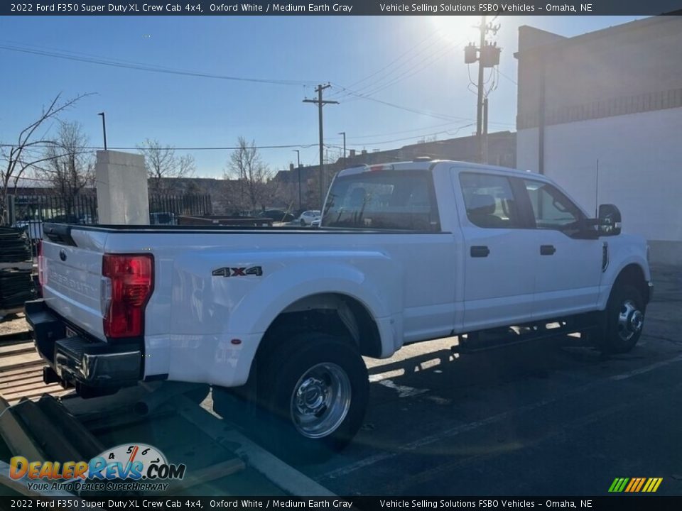 2022 Ford F350 Super Duty XL Crew Cab 4x4 Oxford White / Medium Earth Gray Photo #3