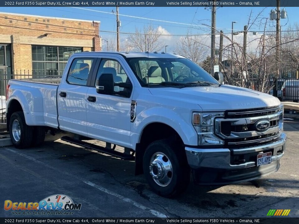 2022 Ford F350 Super Duty XL Crew Cab 4x4 Oxford White / Medium Earth Gray Photo #4