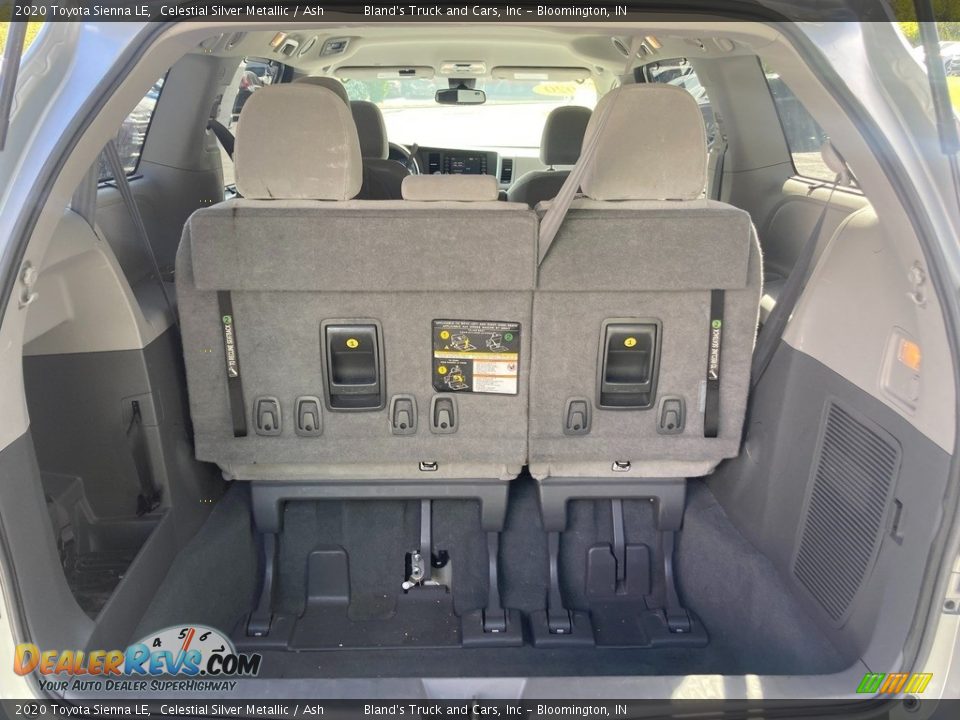 2020 Toyota Sienna LE Celestial Silver Metallic / Ash Photo #5