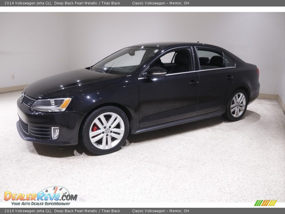 Front 3/4 View of 2014 Volkswagen Jetta GLI Photo #3