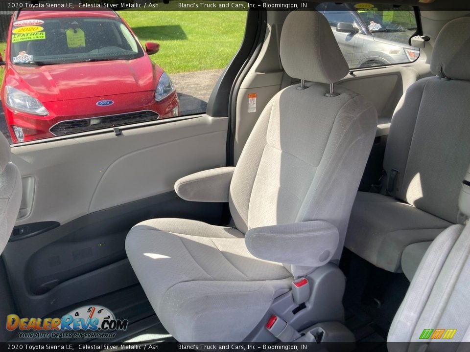 2020 Toyota Sienna LE Celestial Silver Metallic / Ash Photo #17