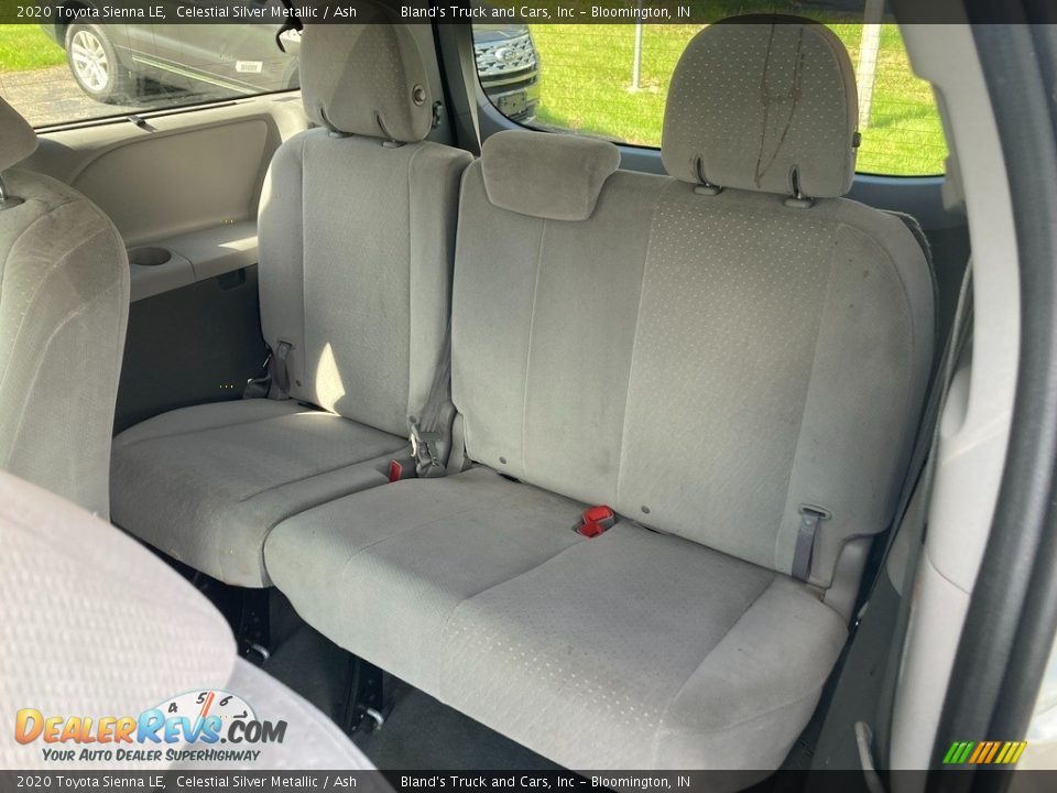 2020 Toyota Sienna LE Celestial Silver Metallic / Ash Photo #18