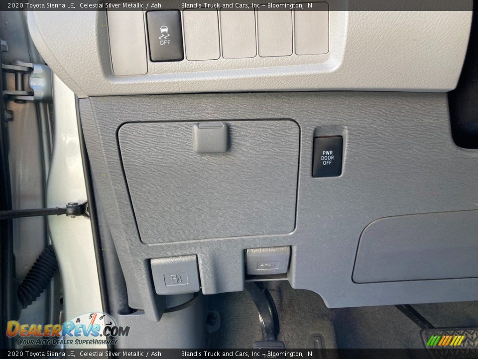 2020 Toyota Sienna LE Celestial Silver Metallic / Ash Photo #27