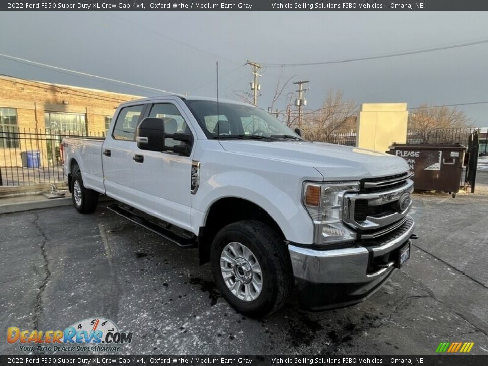 2022 Ford F350 Super Duty XL Crew Cab 4x4 Oxford White / Medium Earth Gray Photo #3