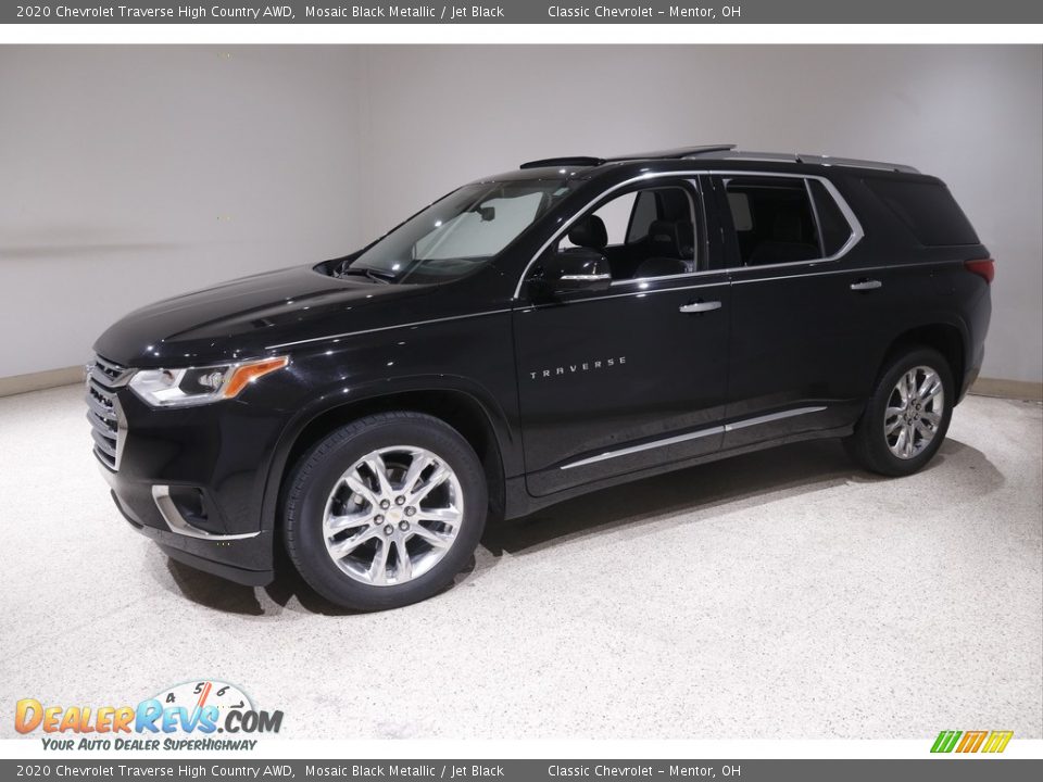 Front 3/4 View of 2020 Chevrolet Traverse High Country AWD Photo #3