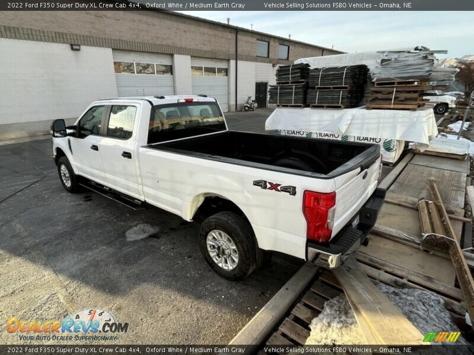 2022 Ford F350 Super Duty XL Crew Cab 4x4 Oxford White / Medium Earth Gray Photo #4