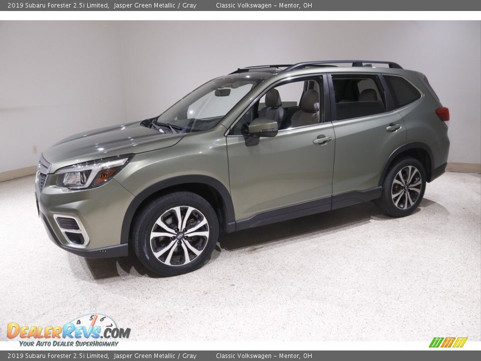 Front 3/4 View of 2019 Subaru Forester 2.5i Limited Photo #3