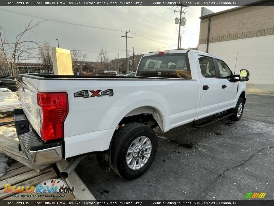 2022 Ford F350 Super Duty XL Crew Cab 4x4 Oxford White / Medium Earth Gray Photo #16