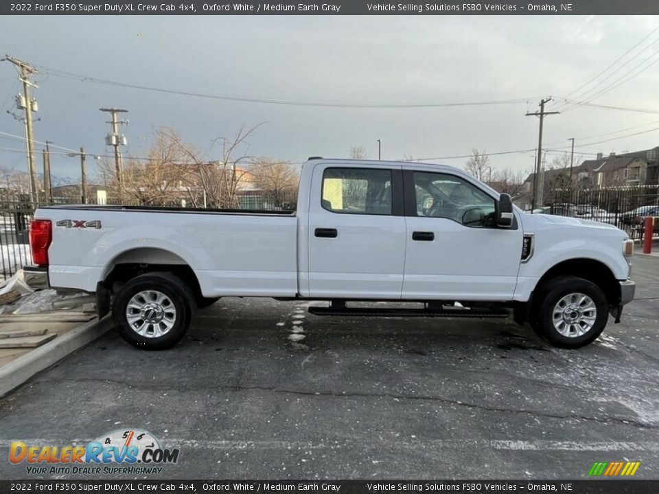 2022 Ford F350 Super Duty XL Crew Cab 4x4 Oxford White / Medium Earth Gray Photo #17