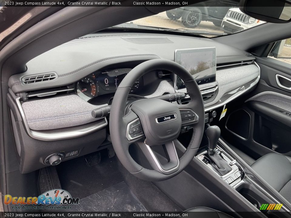 2023 Jeep Compass Latitude 4x4 Granite Crystal Metallic / Black Photo #4