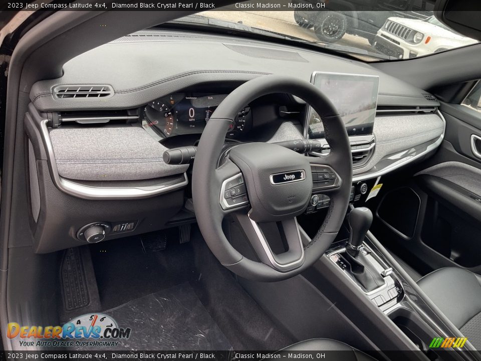 2023 Jeep Compass Latitude 4x4 Diamond Black Crystal Pearl / Black Photo #4