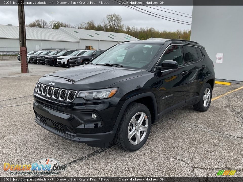 2023 Jeep Compass Latitude 4x4 Diamond Black Crystal Pearl / Black Photo #7