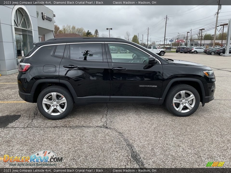 2023 Jeep Compass Latitude 4x4 Diamond Black Crystal Pearl / Black Photo #10