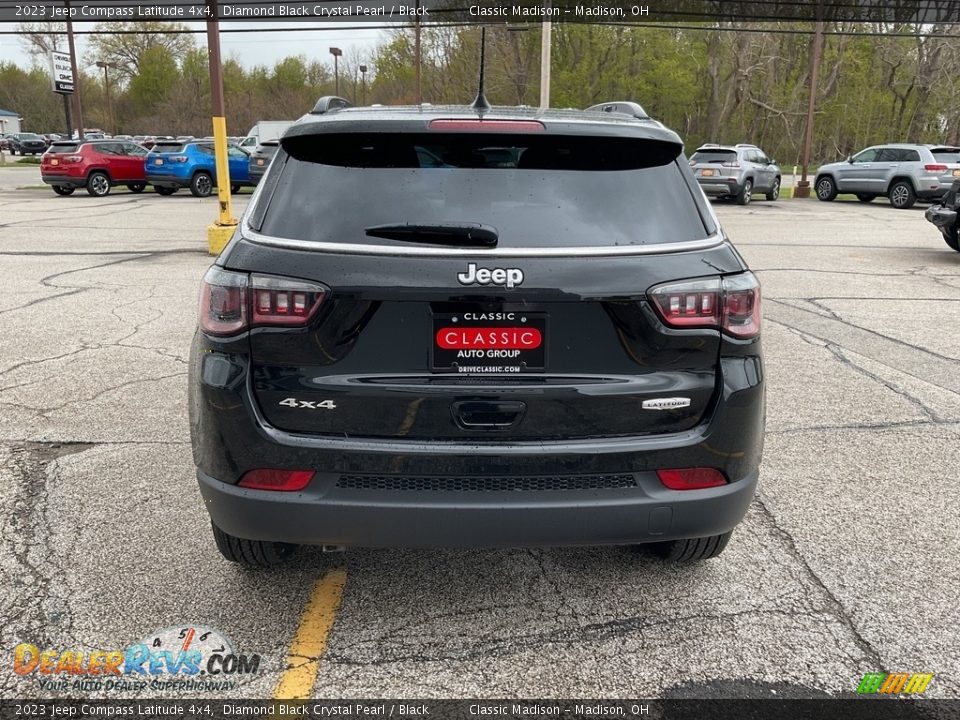 2023 Jeep Compass Latitude 4x4 Diamond Black Crystal Pearl / Black Photo #12