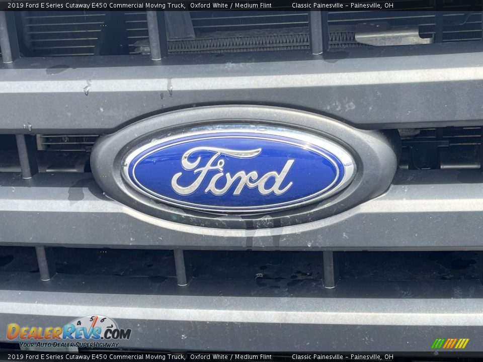 2019 Ford E Series Cutaway E450 Commercial Moving Truck Oxford White / Medium Flint Photo #24